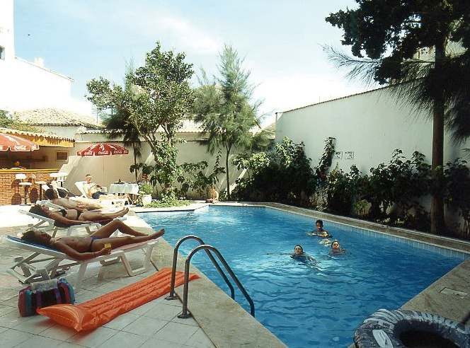 كوشاداسيه Akdeniz Apart Hotel المظهر الخارجي الصورة