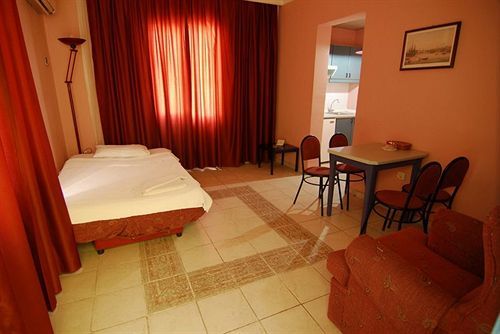 كوشاداسيه Akdeniz Apart Hotel المظهر الخارجي الصورة
